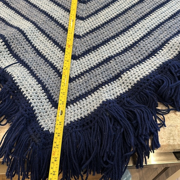 70's Crochet Poncho - Picture 7 of 9